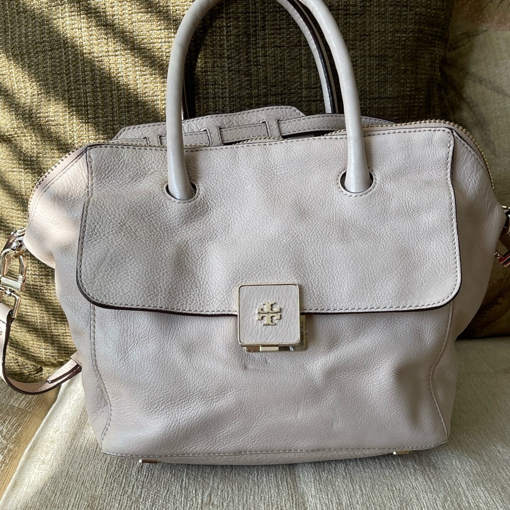 Tory Burch like new soft leather cream purse